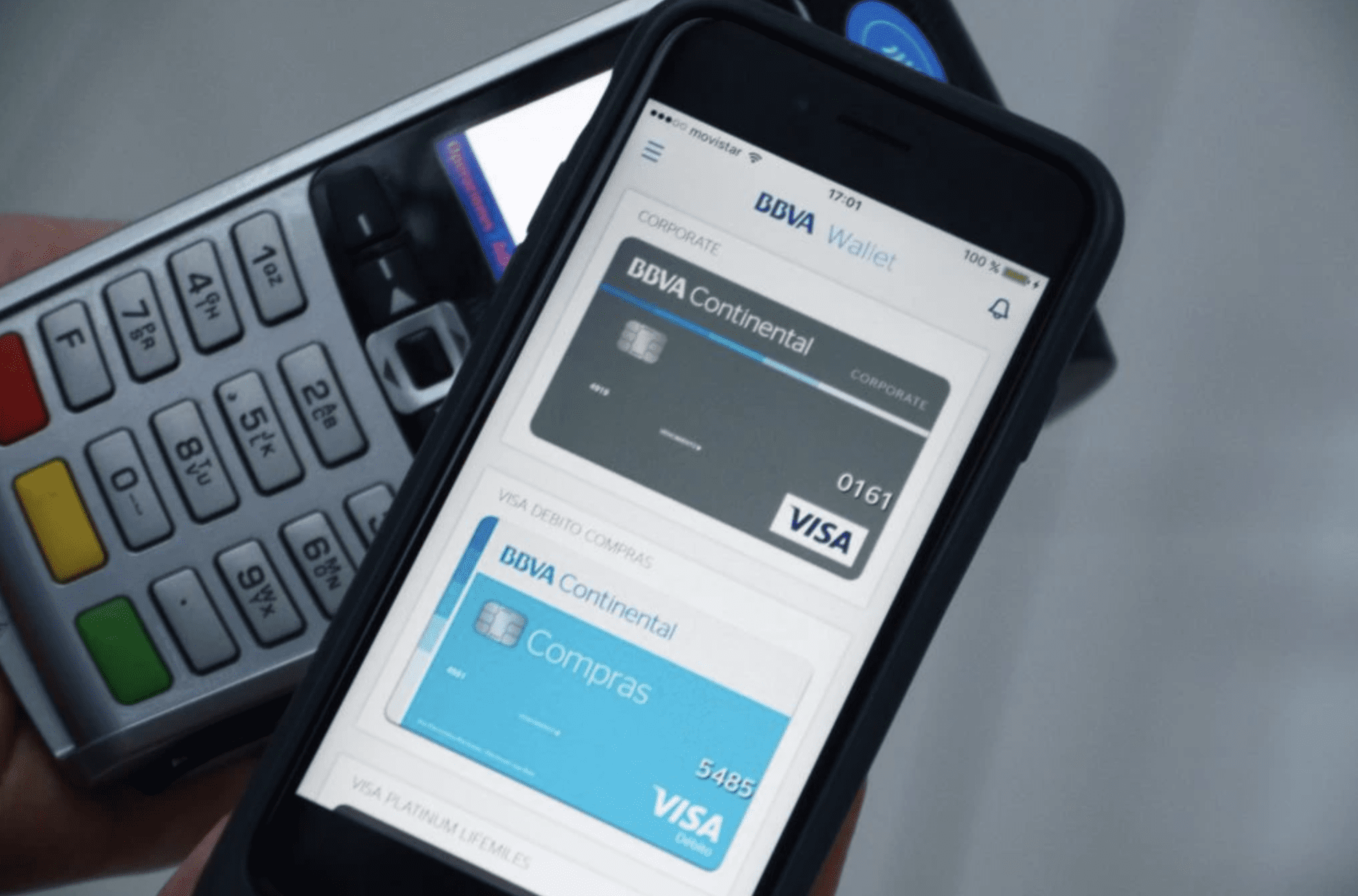 smarthphone pagando con bbva wallet