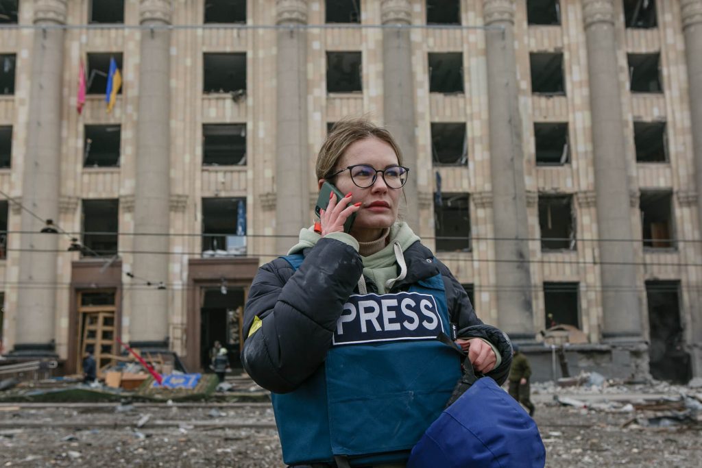 Miembro de prensa en ucrania ante conflicto con rusia depositphotos